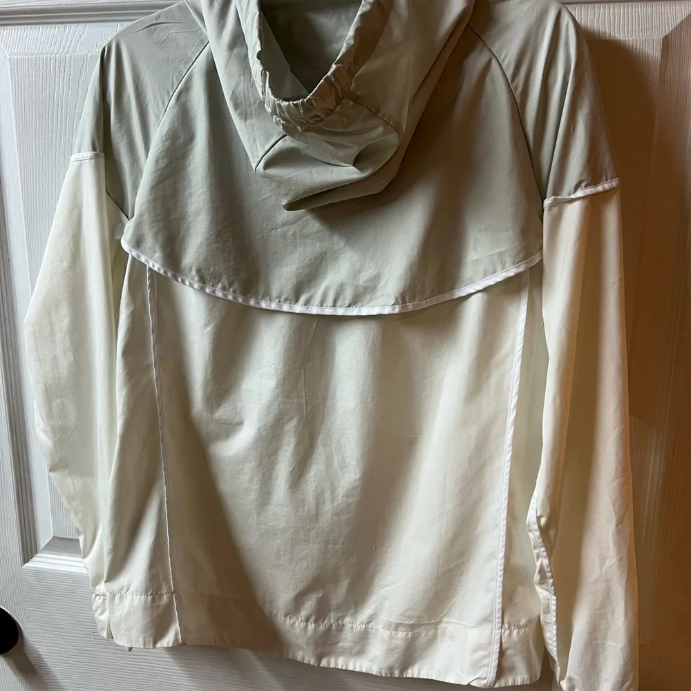 Nike Cream, White, & Gray Windbreaker - Picture 8 of 9